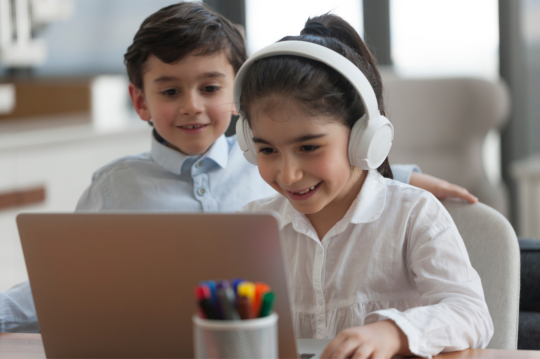 Nuestra donación informática a la Asociacón Educativa Integral del Raval