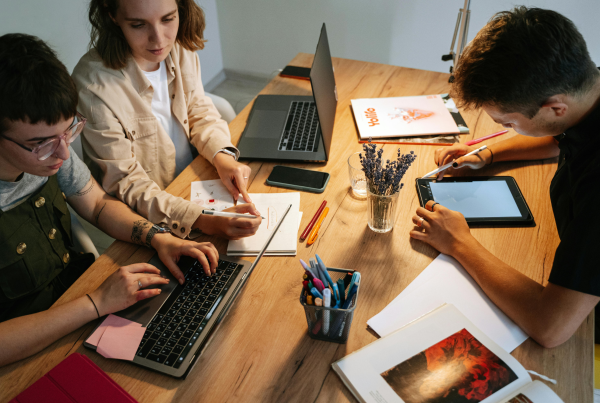 Errores de seguridad informática que siguen ocurriendo en empresas y usuarios